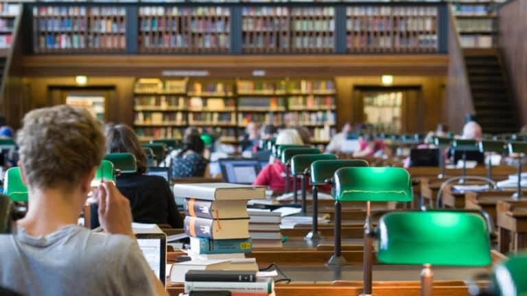  รู้จักห้องสมุดออนไลน์ E-Library คลังความรู้ยุคดิจิทัลที่ทันสมัย รู้จักห้องสมุดออนไลน์ E-Library คลังความรู้ยุคดิจิทัลที่ทันสมัย